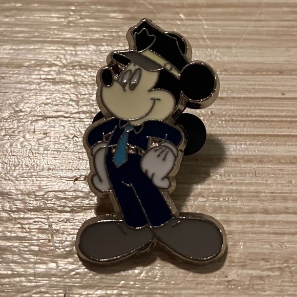 Mickey Mouse Police Officer Pin - Picture 1 of 6